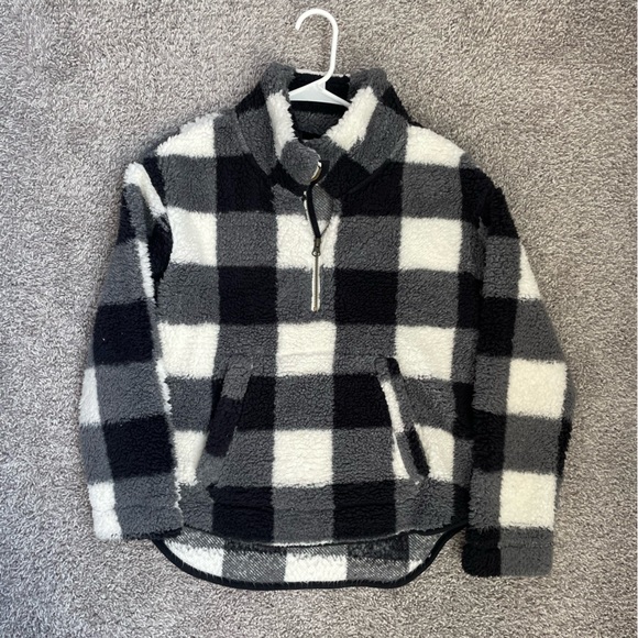 Old Navy Loose Sherpa Quarter-Zip Pullover - Picture 2 of 4